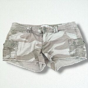 Y2K Cargo Camo Shorts Women’s Low Rise Distressed Cutoff Utility Pockets 10
